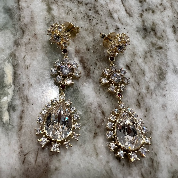 Atelier Swarovski x Penélope Cruz Icon of Film Red Flower Earrings - Picture 7 of 10